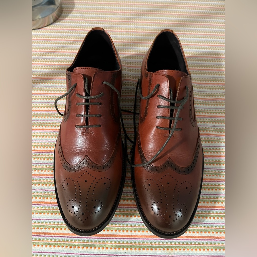 Hart Schaffer Marx Real Leather Brown wingtip shoes. Size 9.5. In Box.